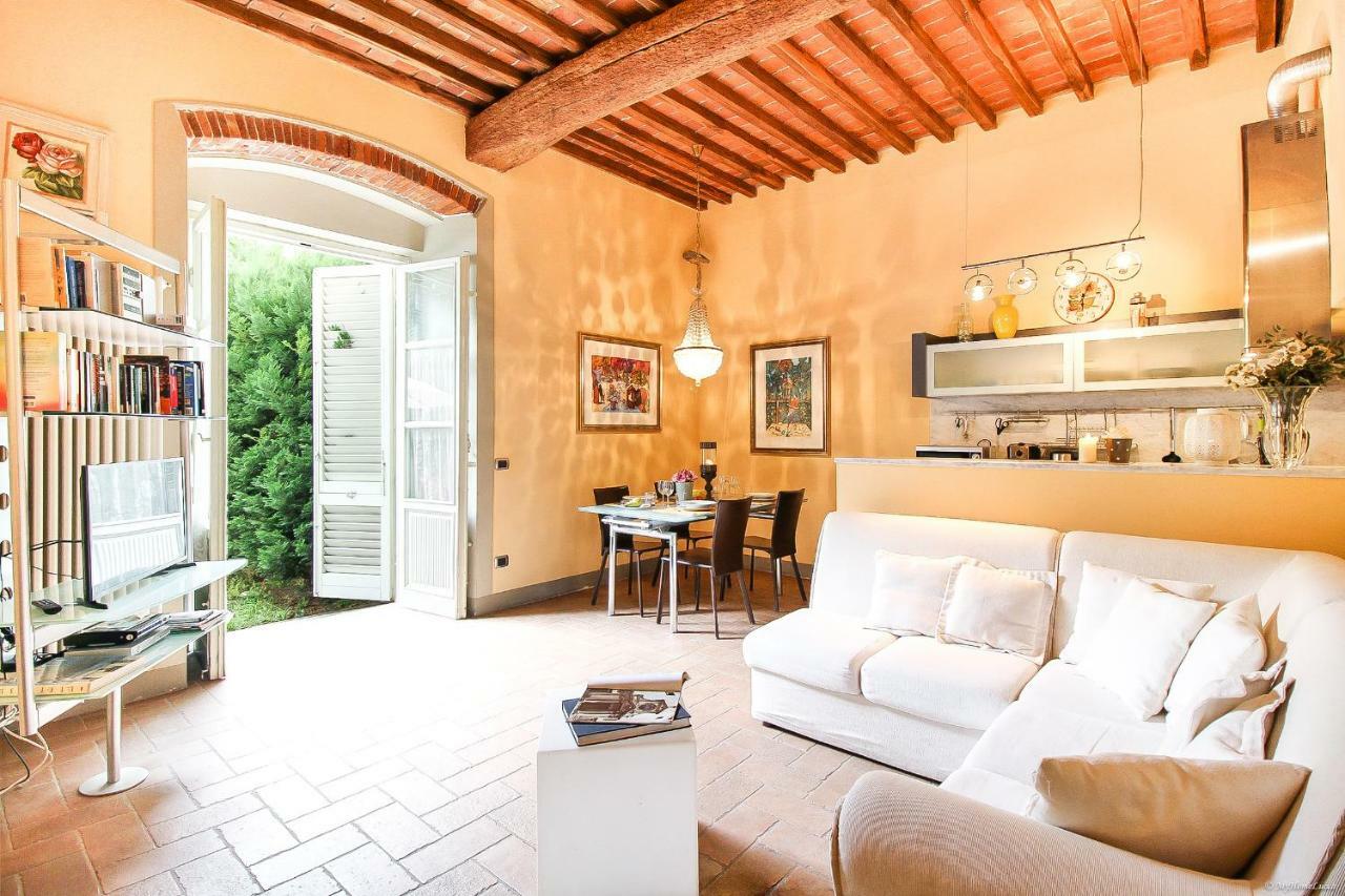 Apartment Guinigi With Private Courtyard Lucca Exterior foto